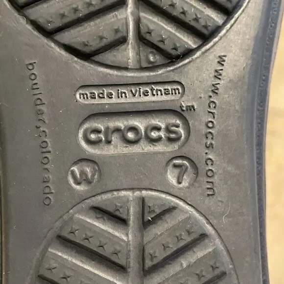 CROCS Sanrah Circle Slide Sandal Shoe Womens Size 7 Medallion Comfort Casual - Picture 2 of 13